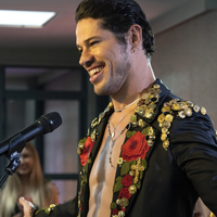 Um crossover de respeito! Lui Lorenzo, de 'Vai Na Fé', revive hits em 'Dona de Mim' e web vai ao delírio: 'Bom demais ser noveleiro'