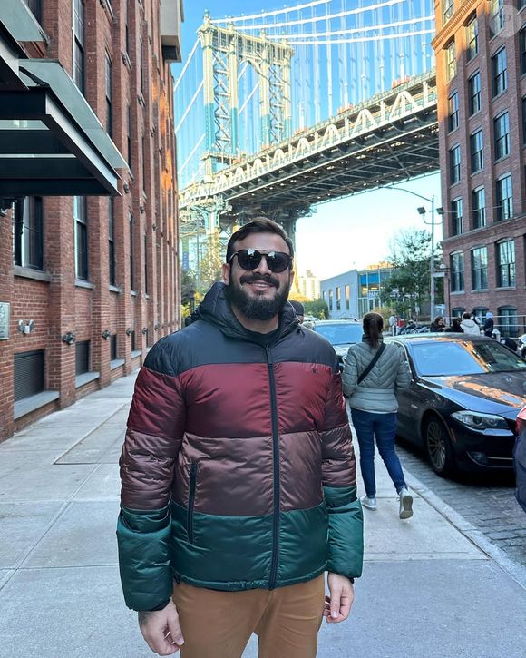 Marcelinho Calil teria irritado o pai supostamente pela imprensa ter voltado suas atenções para o affair dele com Marcella Alves, porta-bandeira, ao invés do desfile