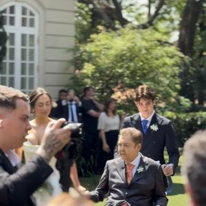 Casamento da filha de Faustão foi marcado por uma aparição do apresentador de cadeira de rodas