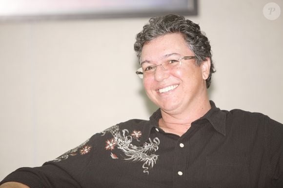 Boninho ‘aumentava o volume no máximo, apertava o play. Não é o que tá acontecendo. Você escutava até a microfonia que fazia e você acordava assim’, conta Alberto Cowboy