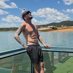 Fabrício tem 32 anos e nasceu em São Sebastião do Paraíso, no interior de Minas Gerais. Desde 2021, ele faz parte da dupla Fred e Fabrício