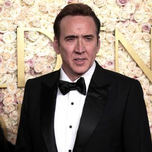 Nicolas Cage virou assunto internacional após comprar um crânio de dinossauro de US$ 276 mil em um leilão de Beverly Hills. O fóssil foi devolvido anos depois à Mongólia