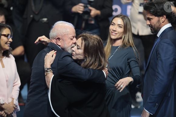 Durante o lançamento do SBT News, a viúva de Silvio Santos ganhou abraço de Luiz Inácio Lula da Silva