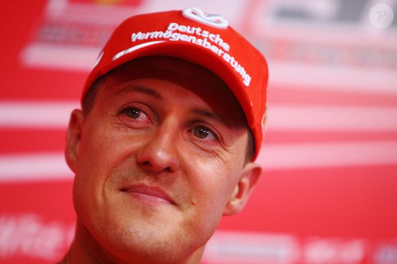 Em 2025, a família Schumacher enfrentou uma tentativa de extorsão envolvendo mais de 1.500 arquivos pessoais, incluindo prontuários médicos do ex-piloto