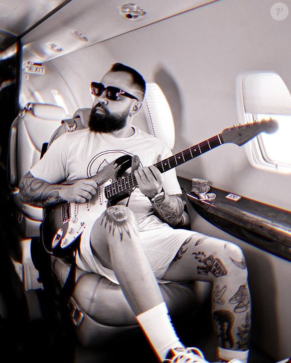 O cantor sertanejo Mateus, dupla de Jorge, se afastou dos palcos para fazer uma cirurgia de emergência