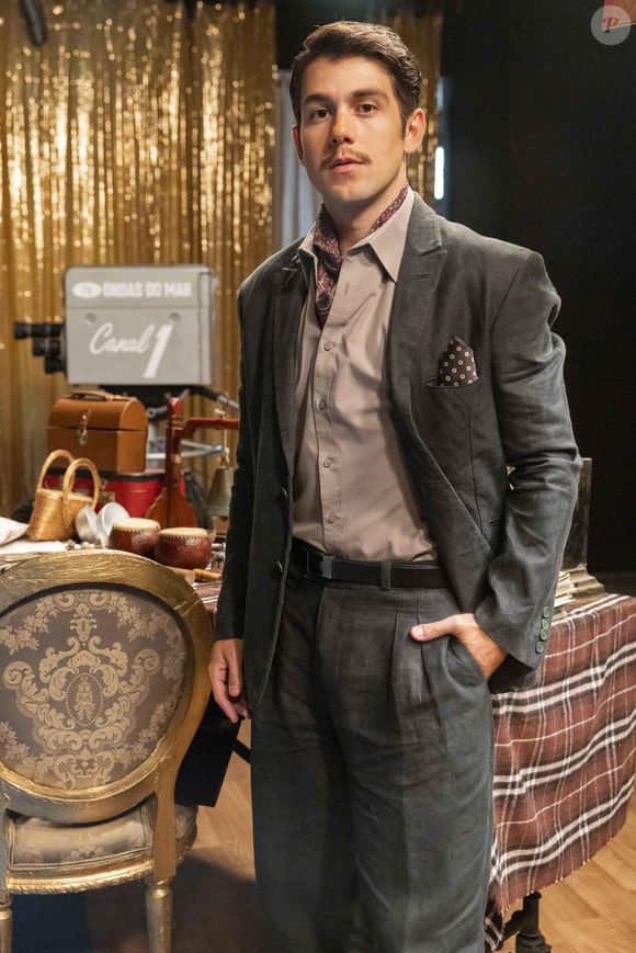 Cassio (Daniel Rangel) é comparsa de Bia (Maisa) e Beatriz (Duda Santos) descobre tudo na novela Garota do Momento