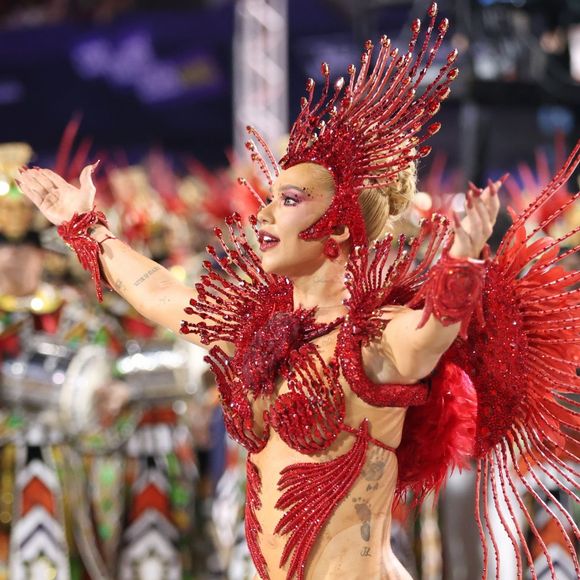 Estreia de Virgínia como Rainha da Grande Rio no Carnaval 2026: vaias, empurra-empurra e costeiro largado no meio do desfile