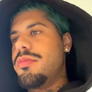 Neste domingo (05) de Páscoa, Zé Felipe deixou para trás os cabelos verdes que vinha exibindo nos últimos dias