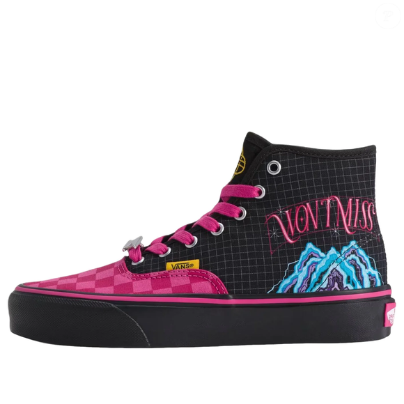 Lançado pela Vans em 18 de setembro de 2026, o Authentic Hi Mira faz parte da cápsula inspirada nas personagens de 'Guerreiras do K-Pop', disponível nas lojas da marca e no site oficial