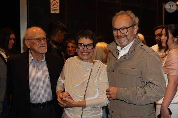 Sandra Annenberg levou o pai ao show de Roberto Carlos