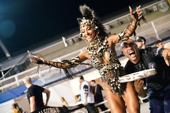 Neste sábado (23), Sabrina Sato mostrou o motivo de ser uma das maiores fashionistas do país