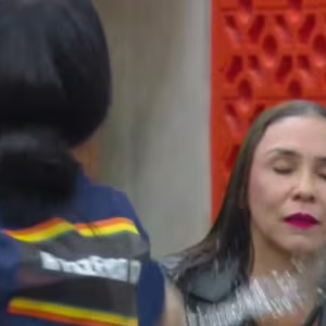 Copo de água e clima tenso: briga entre Rayane e Yoná esquenta a sede de A Fazenda