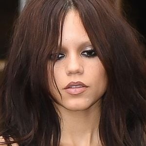 2025: para promover a segunda temporada de 'Wandinha', Jenna Ortega entrou na personagem novamente, mas seu visual causou na web