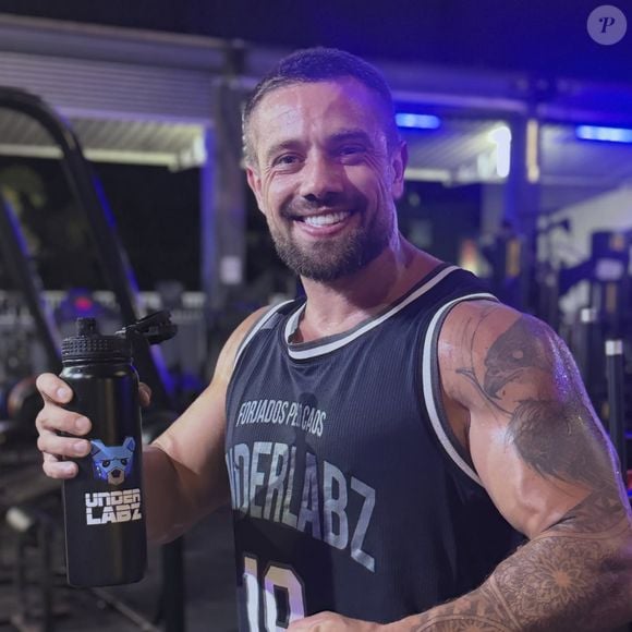 Rafael Cardoso revelou ter tomado a atitude pensando nos filhos e sua boa relação com eles