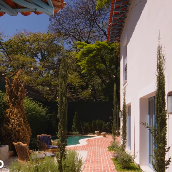 Há alguns anos, a mansão passou por uma reforma que deu a cara que Chay e Laura sempre quiseram