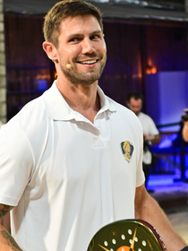 Ken profissões! 4 dias após sair do ‘BBB 26’, Jonas Sulzbach mostra que segue competitivo e se joga no beach tennis com famosos; veja fotos