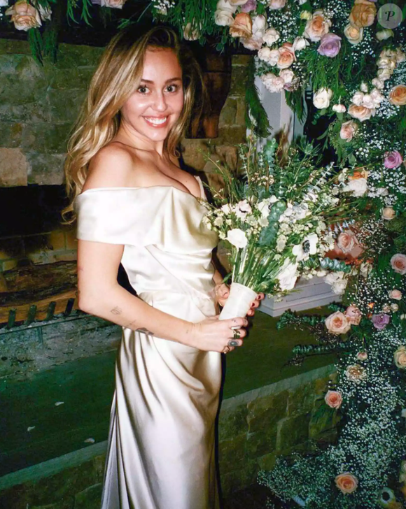 Vestido de noiva de Miley Cyrus, em 2018.