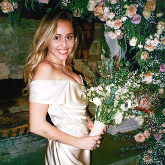 Vestido de noiva de Miley Cyrus, em 2018.