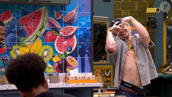 Juliano Floss e Milena comemoram retorno de Leandro 'Boneco' ao 'BBB 26'