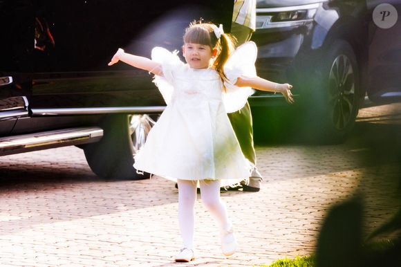Look de Maria Alice foi em seda pura, com direito à asa de anjo.