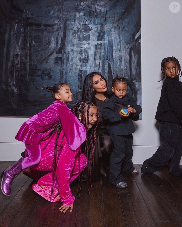 Kim Kardashian e Kanye West tiveram quatro filhos.