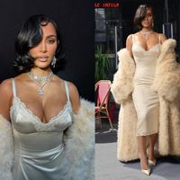 Kim Kardashian usa mais de 250 quilates de diamantes e look inspirado em Elizabeth Taylor na Semana de Moda de Paris