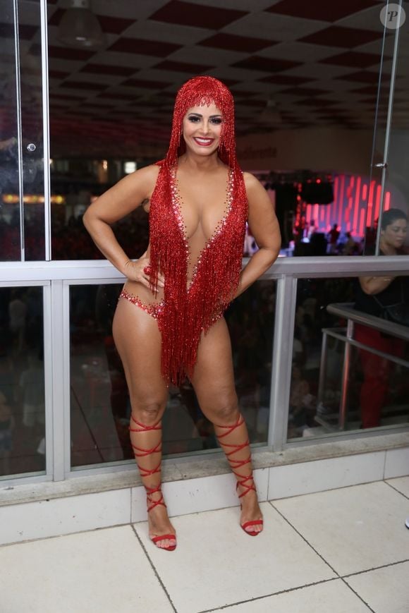 Viviane Araújo passou a transformar seus looks e deixá-los mais ousados