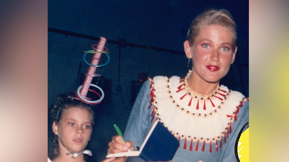 Há 36 anos, ela era elenco de apoio de um filme da Xuxa; hoje, está na novela mais comentada do ano. Reconhece?