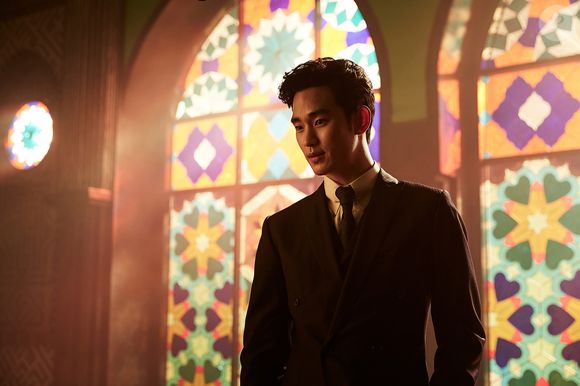 Kim Soo-hyun estrelou o filme 'Real' em 2017, comemorando 10 anos de carreira