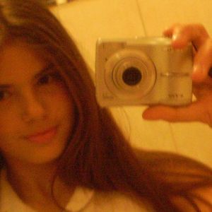 Assim era Camila Queiroz em sua adolescência, antes da fama