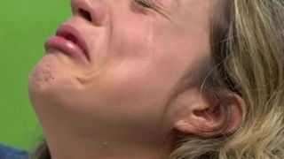 Pesquisas sugerem que a razão pela qual uma música da adolescência pode te fazer chorar em três segundos não é nostalgia: é que a música ouvida entre os 12 e os 22 anos é codificada durante um período de neuroplasticidade acentuada