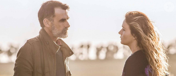 Filme romântico sobre fim de relacionamento vira destaque no streaming