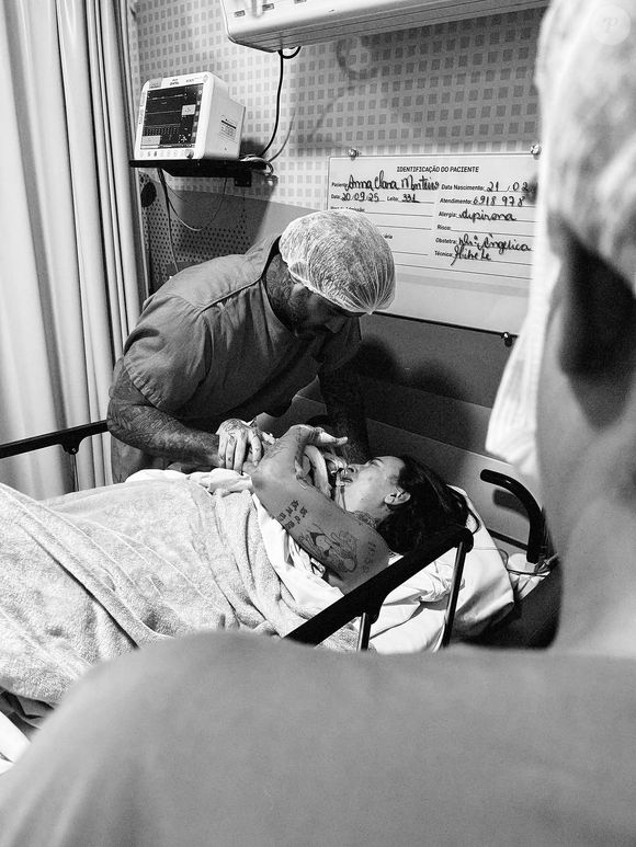 A influenciadora Clara Maia perdeu Túlio, um dos bebês que estava esperando, após um parto emergencial na 27ª semana da gestação