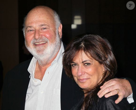 O diretor e produtor Rob Reiner e a esposa, Michele Singer Reiner, foram encontrados mortos dentro da própria residência em Los Angeles no domingo (14), segundo informações obtidas por fontes próximas à família.