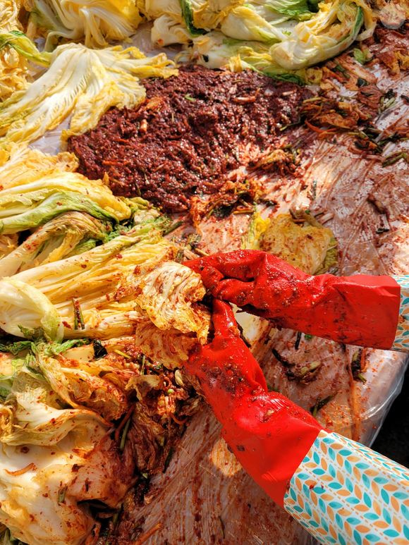 Na matéria, ensinamos uma maneira simples e fazer o seu próprio kimchi em casa. Confira!