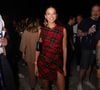 Show da Lady Gaga no Rio: Bruna Marquezine apostou em um look xadrez curtinho com fenda