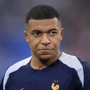 Antes de representar a França em campo, Mbappé deu uma entrevista ao GeTV opinando sobre a ausência de Neymar