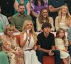Eliana recebe a família em sua nova estreia na Globo - da esquerda para a direita irmã (Helena), mãe (Eva), filhos (Arthur e Manuela) e marido (Adriano Ricco)