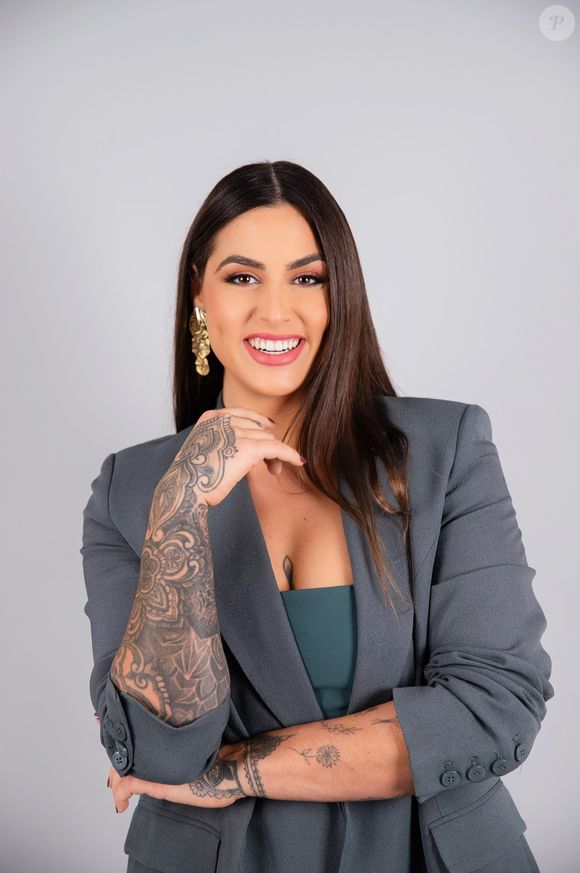 A professora Beatriz Justi, artista de pole dance e vencedora de campeonatos internacionais, contou ao Purepeople tudo sobre o pole dance