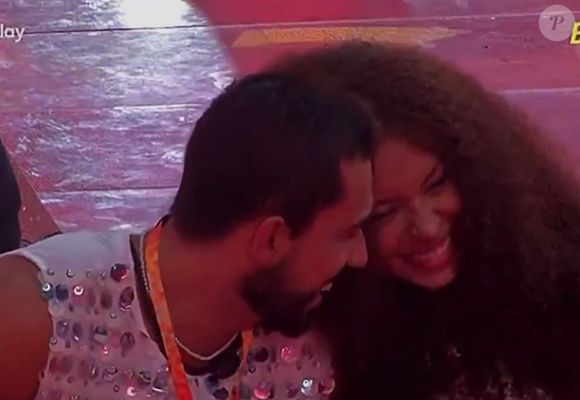 Maike e Giovanna se aproximaram mais durante a festa