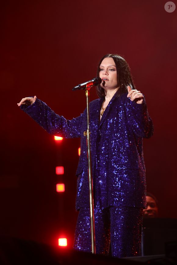 Diagnosticada com câncer de mama, Jessie J trocou o horário de seu show com Ivete Sangalo