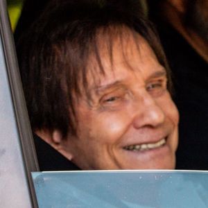 Roberto Carlos já recebeu alta do hospital após sofrer um acidente de carro