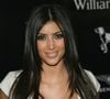 2006: nesta época, a aparência de Kim Kardashian ainda era natural e ela já roubava a cena por su abaleza