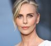 Durante muito tempo, Charlize Theron evitou falar sobre o passado e chegou a inventar versões diferentes da história para lidar com a dor