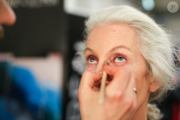 Maquiagem para pele madura: dica da maquiadora é evitar produtos pesados