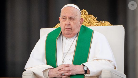 Apesar do quadro crítico, o Vaticano assegura que a insuficiência renal está sob controle.