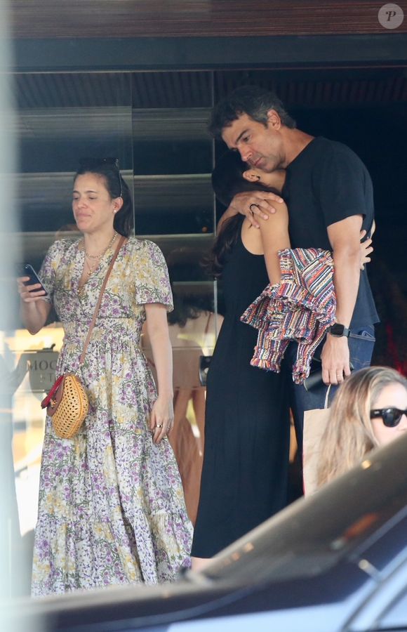 Visivelmente abalado, Tadeu Schmidt se despediu antes de ir para os estúdios Globo