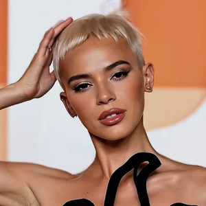 A opinião dos internautas ficou dividida na web diante dessa 'transformação no visual' feita por I.A., no cabelo de Bruna Marquezine.