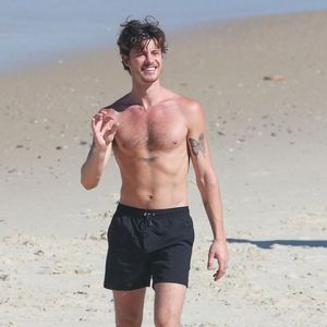 Dono de um corpo super definido, Shawn Mendes mudou sua abordagem fitness nos últimos anos