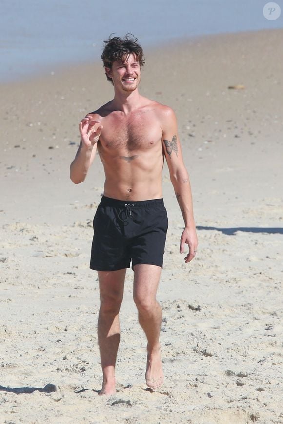 Dono de um corpo super definido, Shawn Mendes mudou sua abordagem fitness nos últimos anos